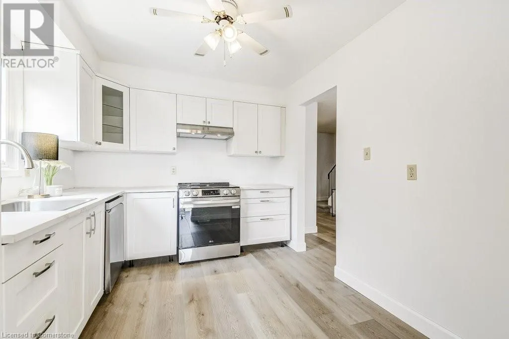 581 COLLEGE Avenue W