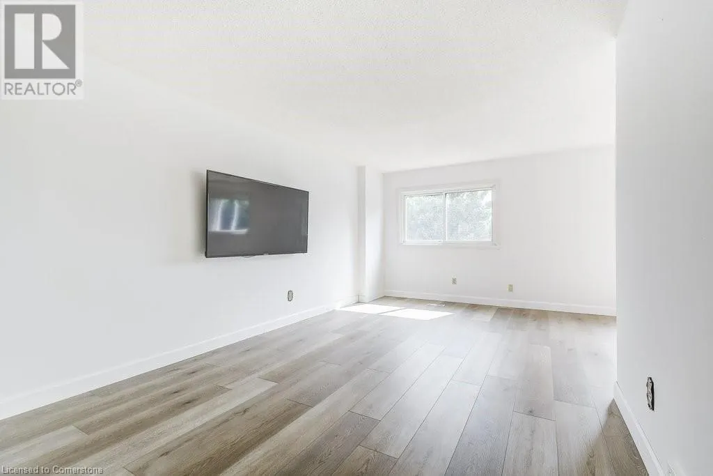 581 COLLEGE Avenue W