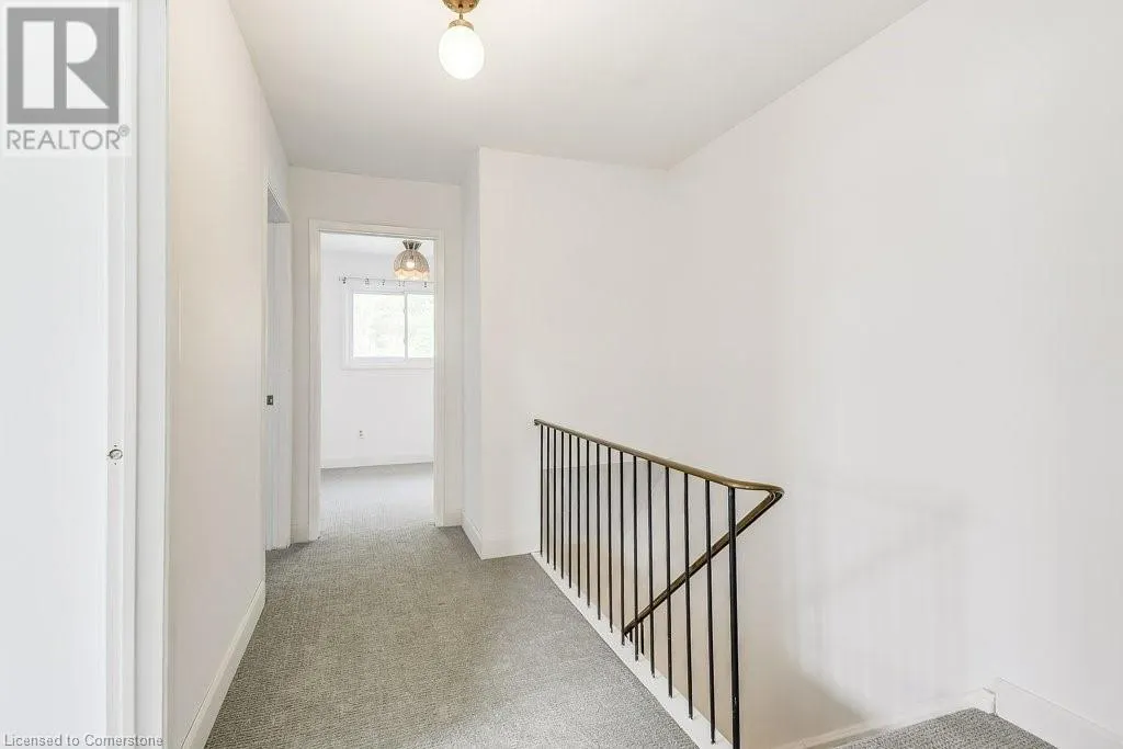 581 COLLEGE Avenue W