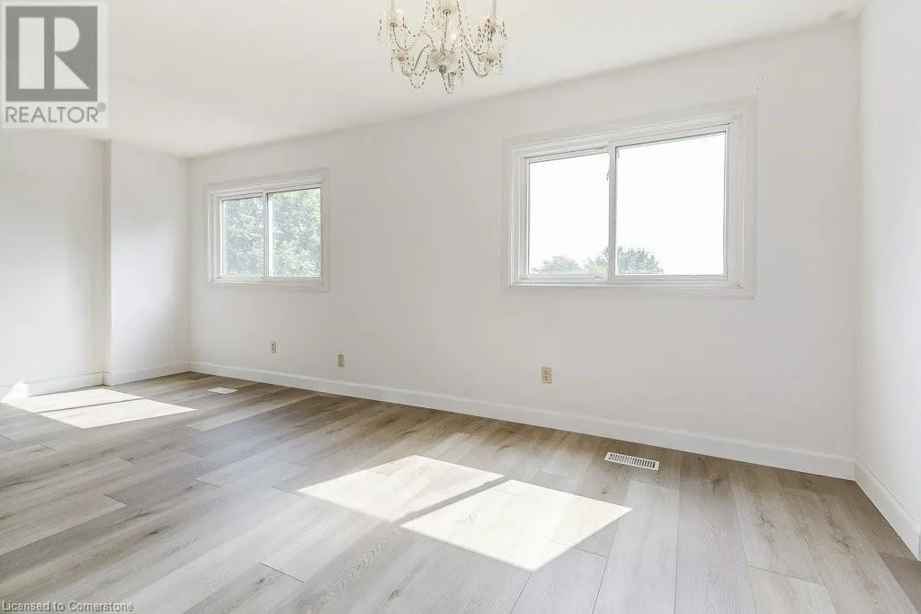 581 COLLEGE Avenue W