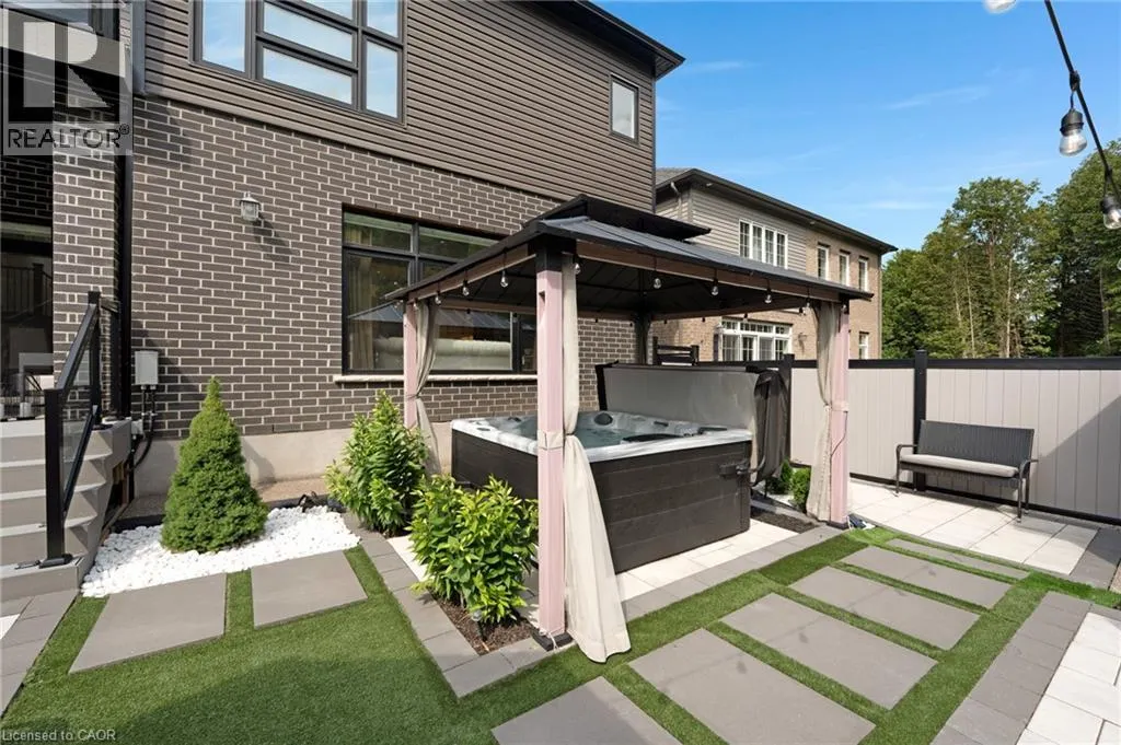 521 BRIDGEMILL Crescent