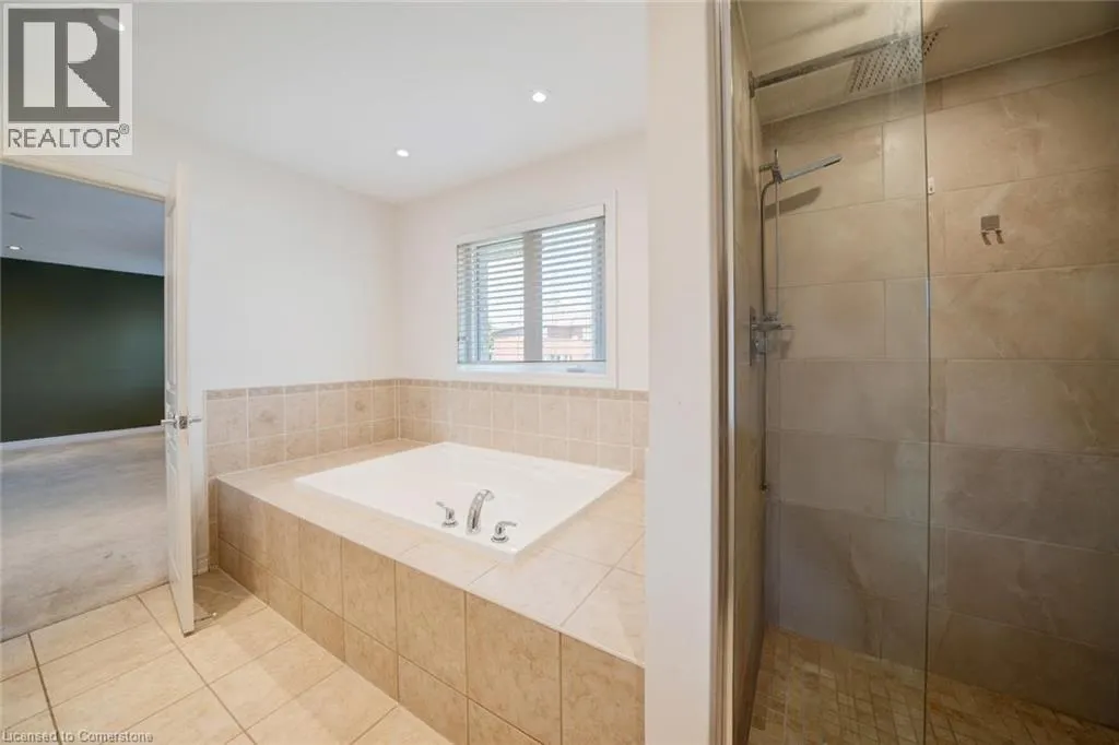 6 WEEKES Avenue