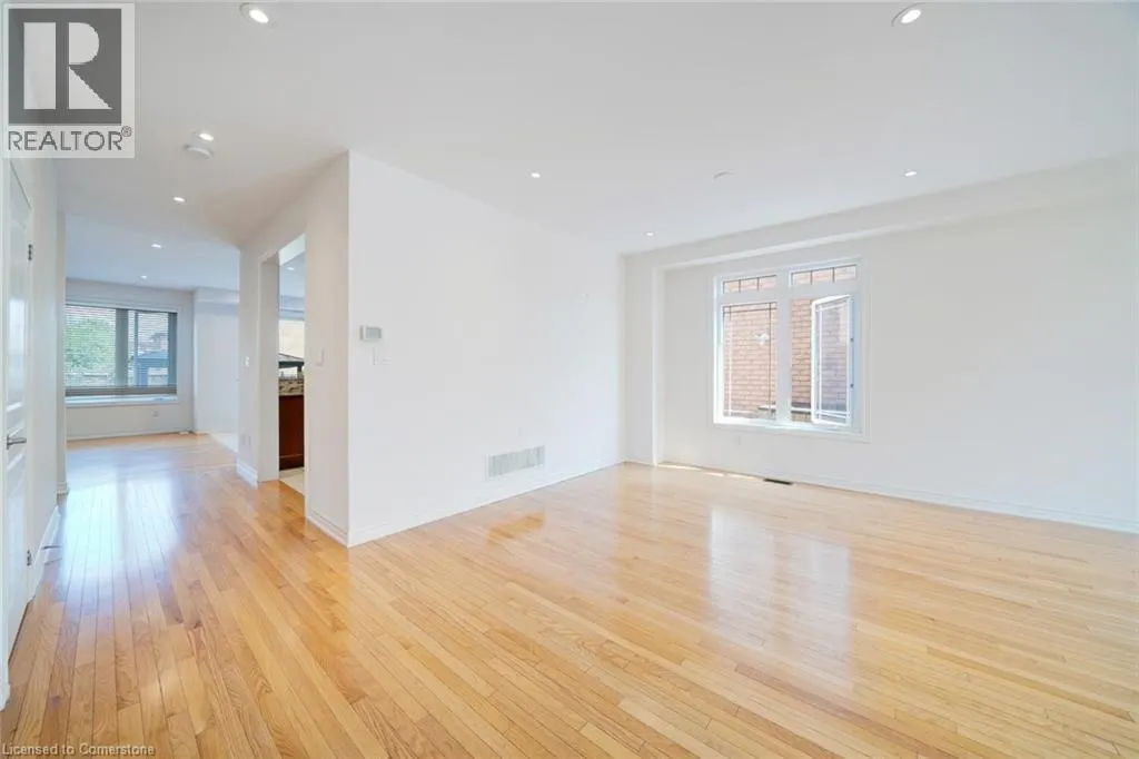 6 WEEKES Avenue