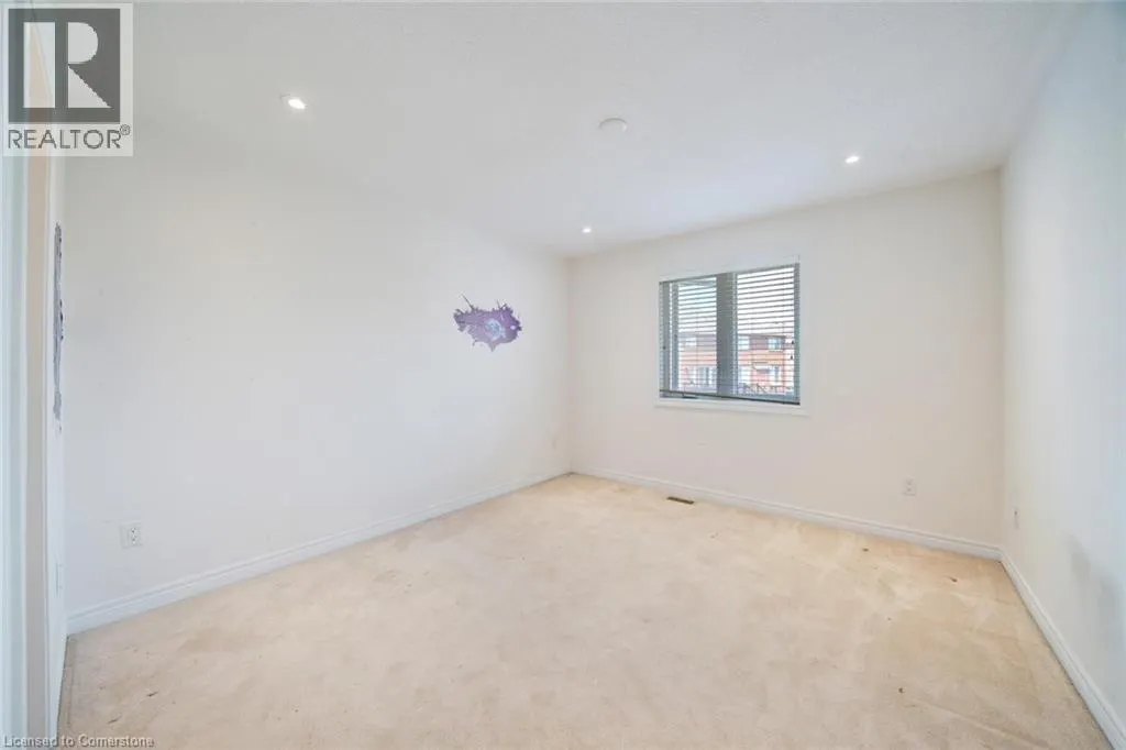 6 WEEKES Avenue