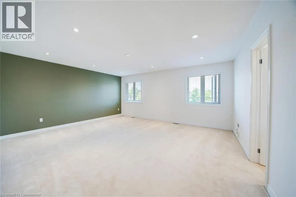 6 WEEKES Avenue