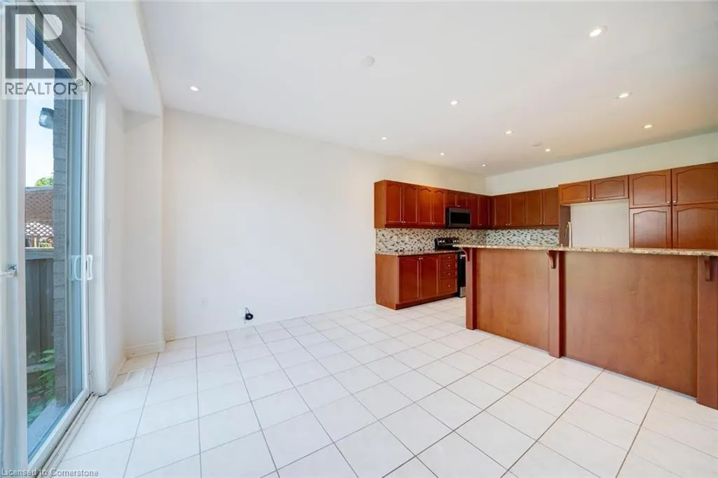 6 WEEKES Avenue