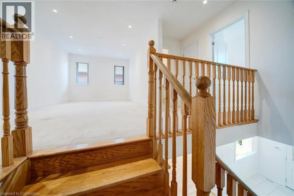 6 WEEKES Avenue