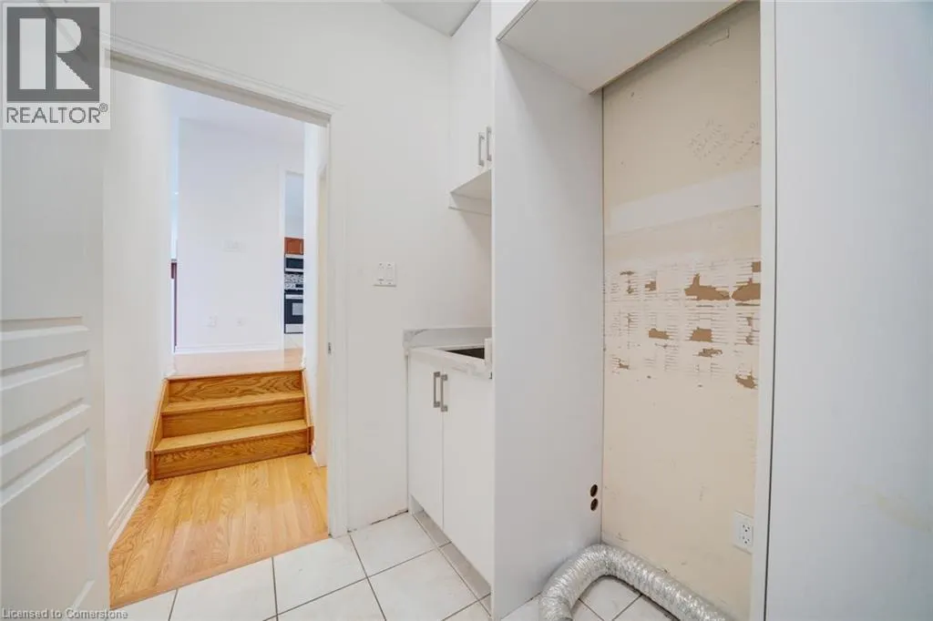 6 WEEKES Avenue