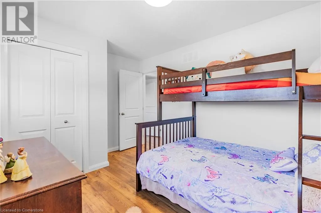 5 KINTYRE Court