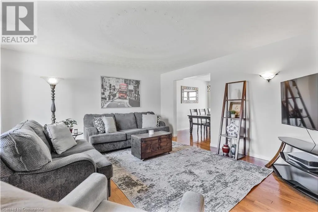 5 KINTYRE Court
