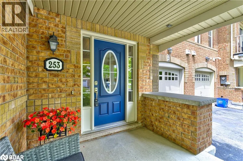 253 WETENHALL Landing