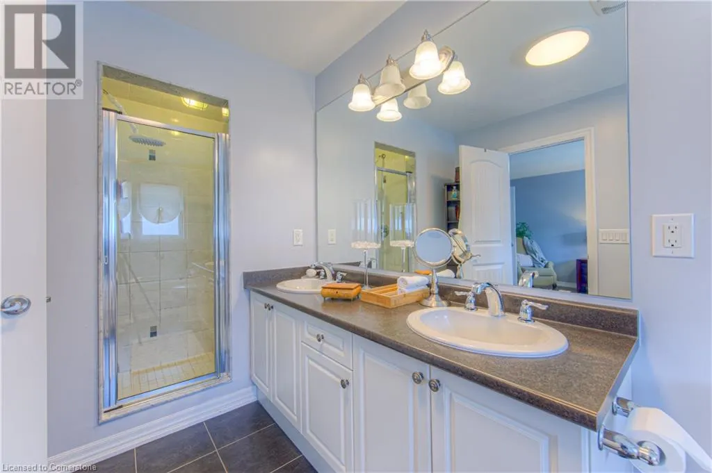 32 FORBES Terrace