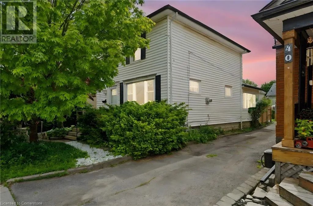 42 CHAPLIN Avenue