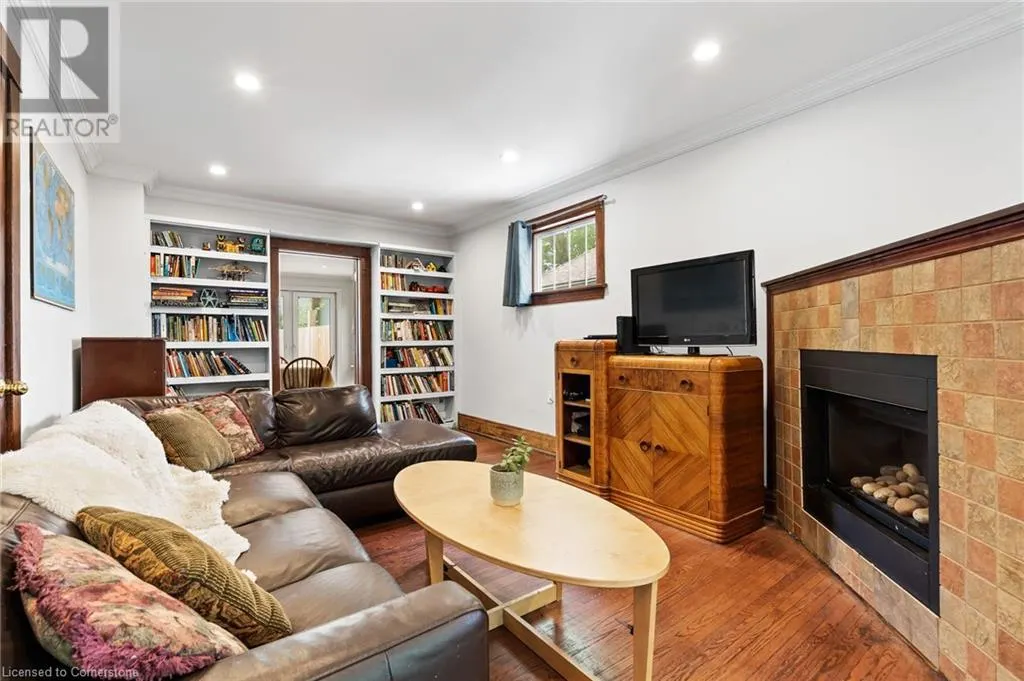 42 CHAPLIN Avenue