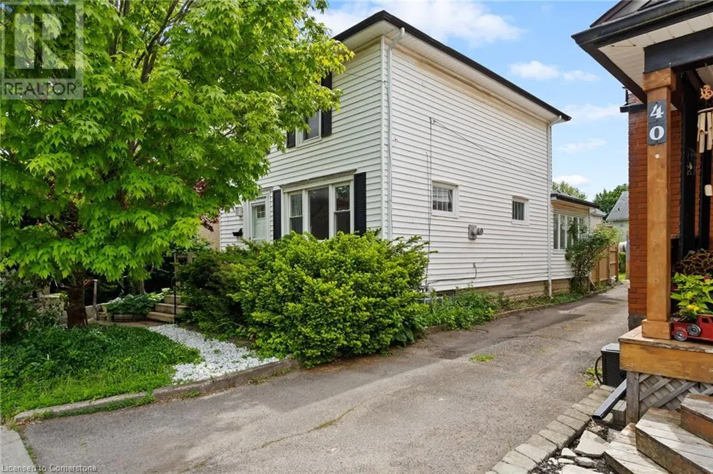 42 CHAPLIN Avenue