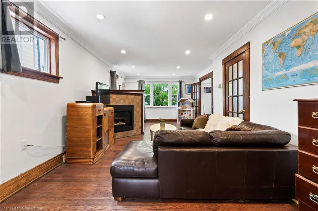 42 CHAPLIN Avenue