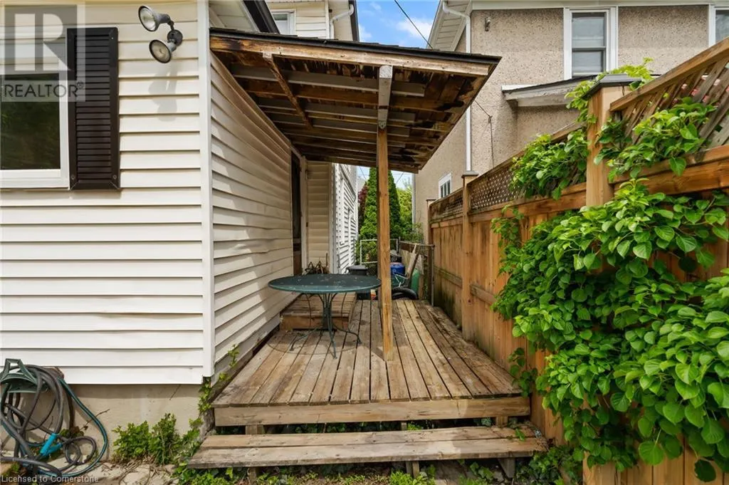 42 CHAPLIN Avenue