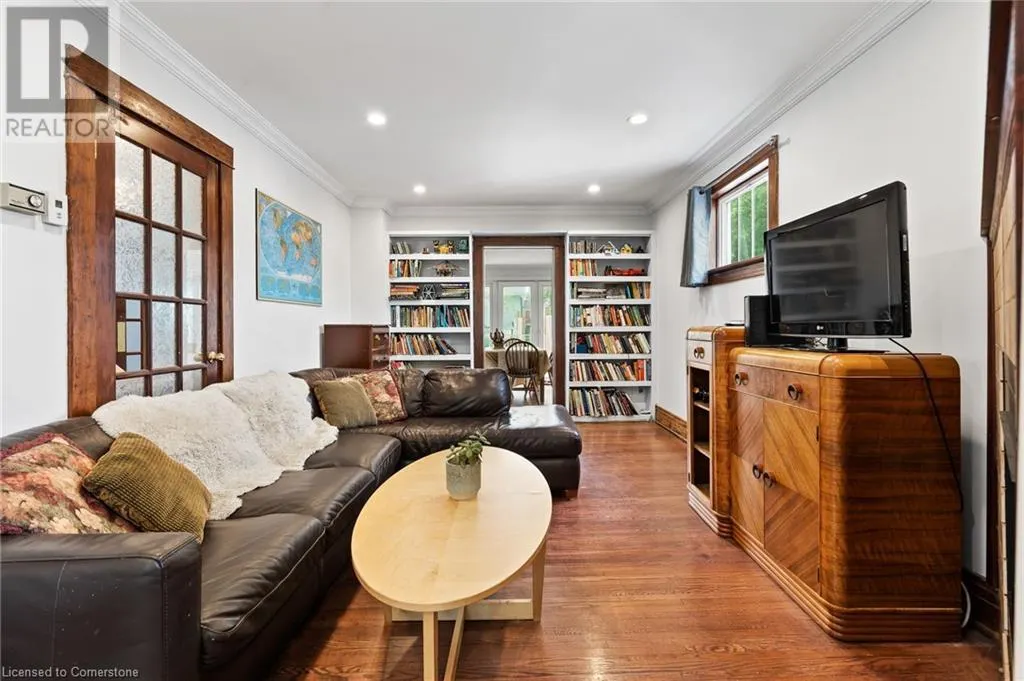 42 CHAPLIN Avenue
