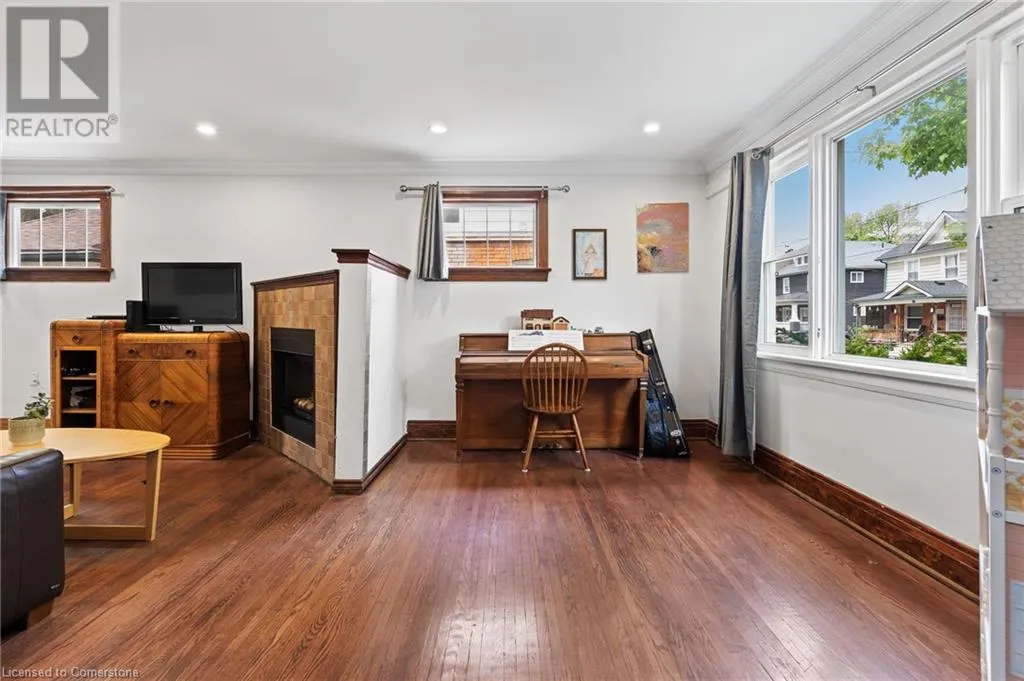 42 CHAPLIN Avenue