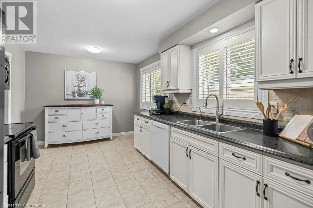 44 CEDARLAND Drive