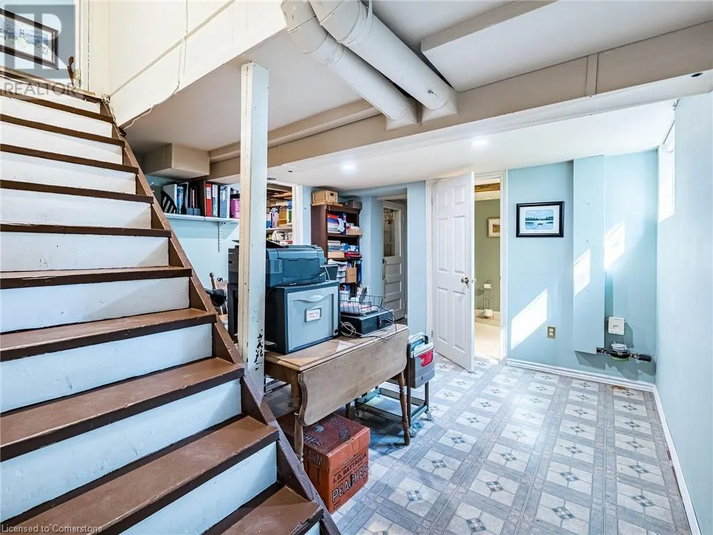 25 HIGHLANDER Street