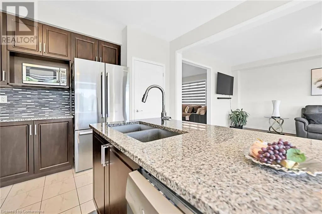 12 MIDHURST Heights
