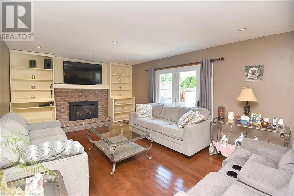 3 SUTER Crescent