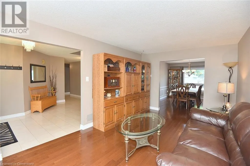 3 SUTER Crescent