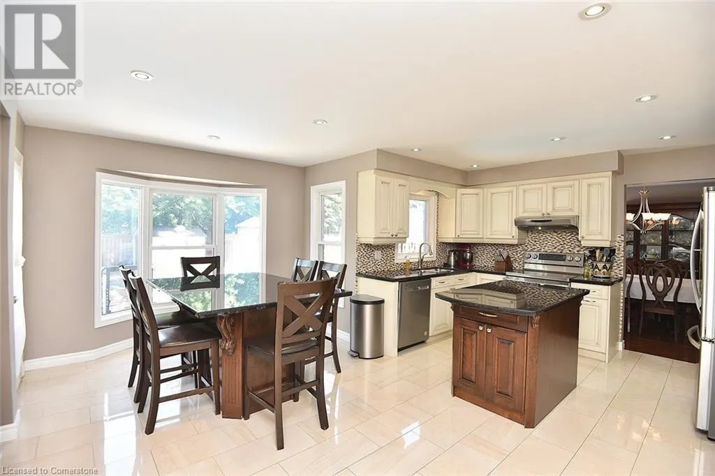 3 SUTER Crescent