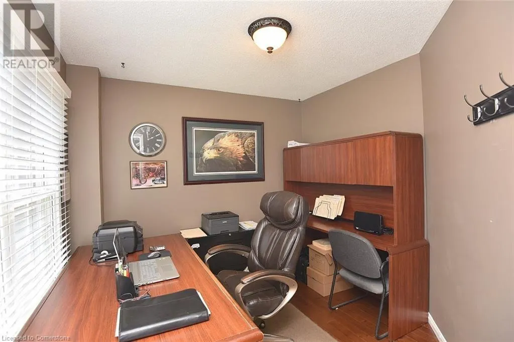 3 SUTER Crescent