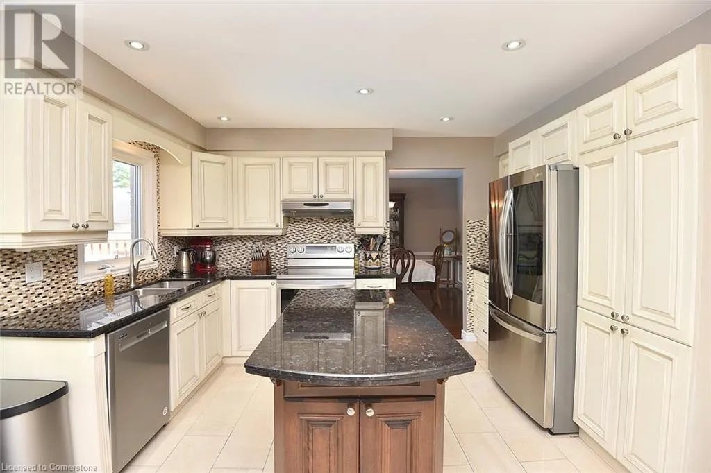 3 SUTER Crescent