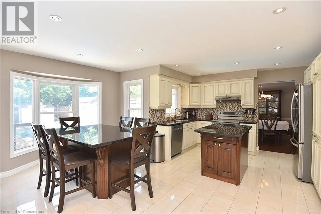 3 SUTER Crescent