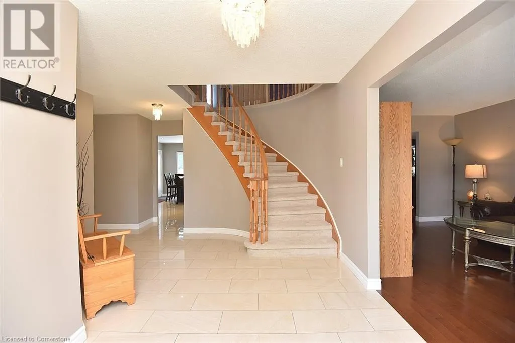 3 SUTER Crescent