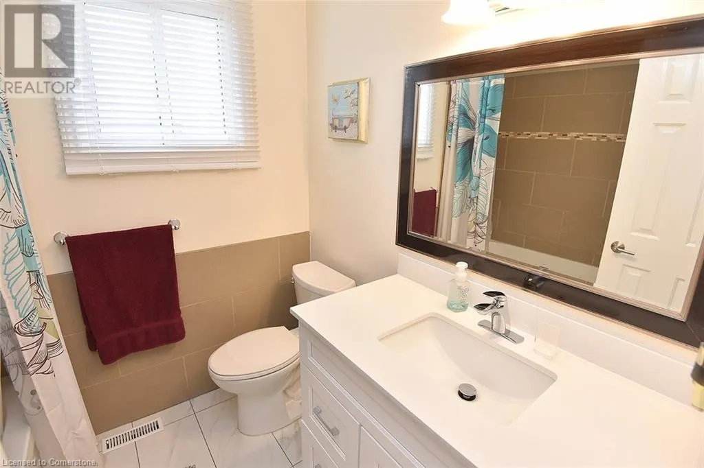 3 SUTER Crescent