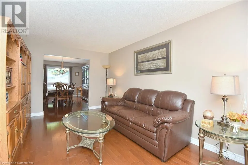 3 SUTER Crescent