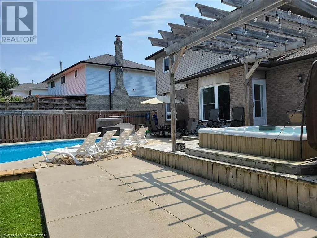 3 SUTER Crescent