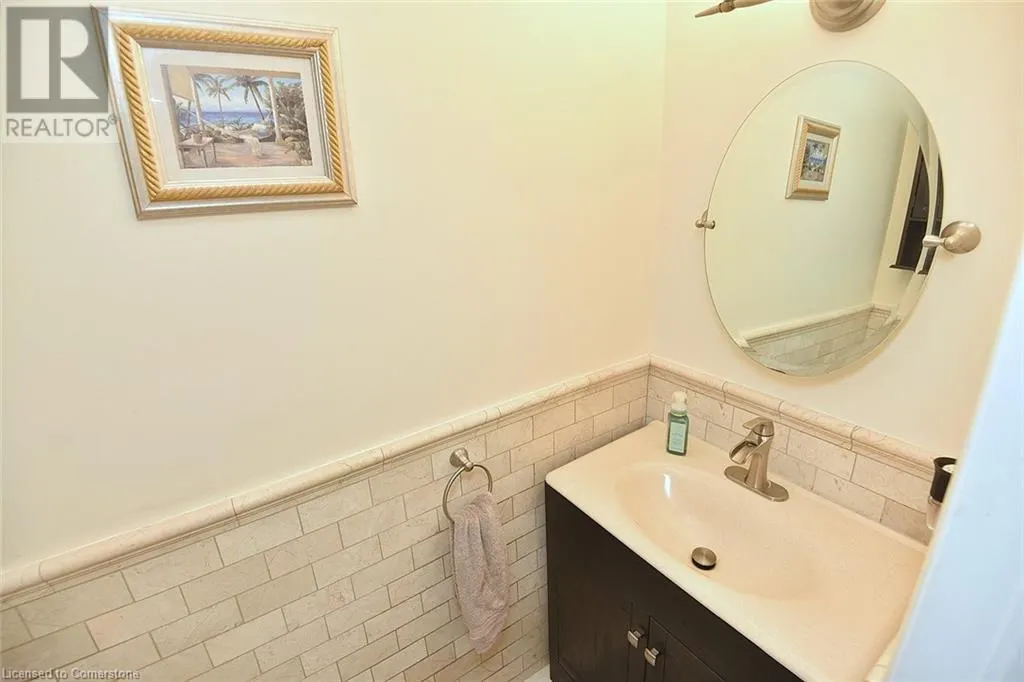 3 SUTER Crescent