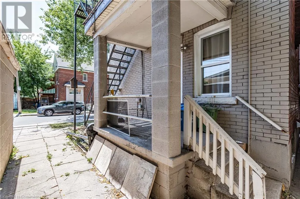 18 BARNESDALE Avenue N