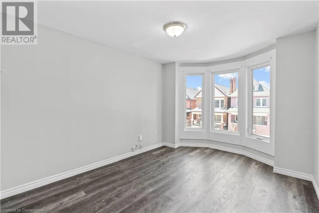 18 BARNESDALE Avenue N