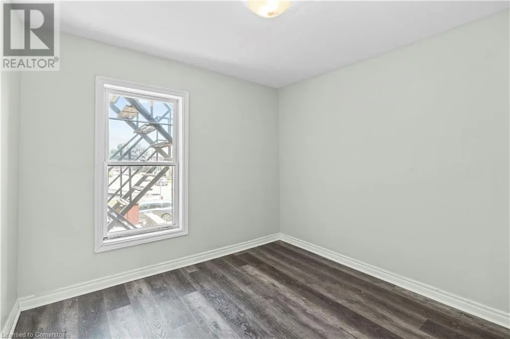 18 BARNESDALE Avenue N
