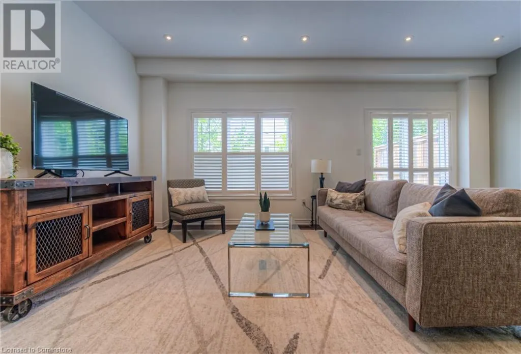 215 DUNDAS Street E Unit# 38, #38