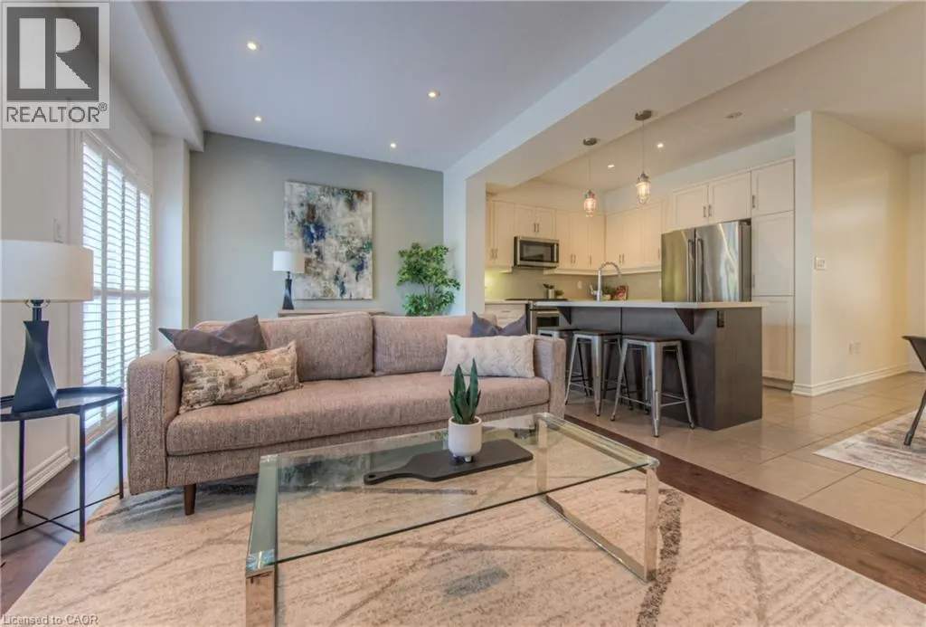 215 DUNDAS Street E Unit# 38, #38