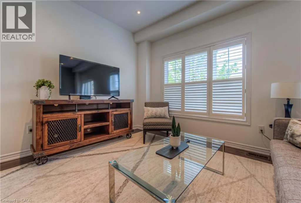 215 DUNDAS Street E Unit# 38, #38