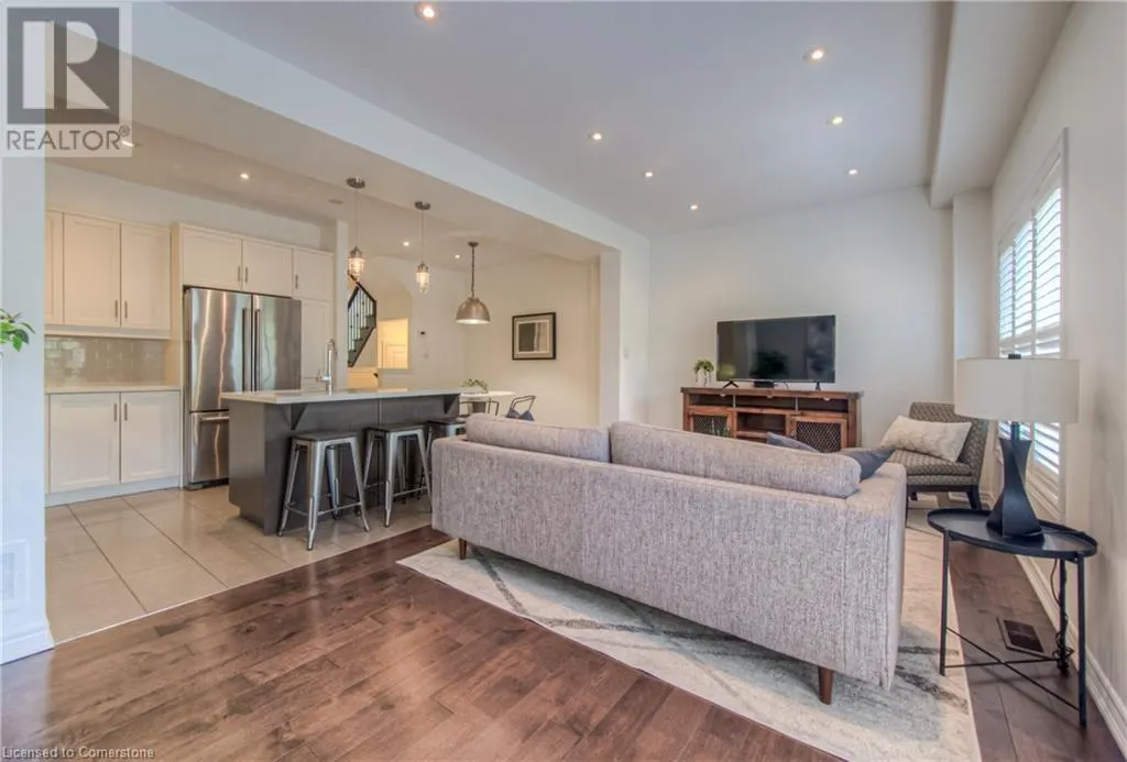 215 DUNDAS Street E Unit# 38, #38