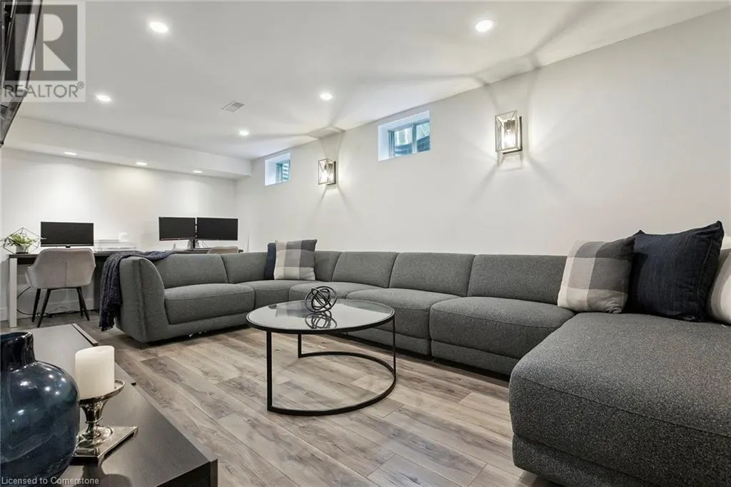 77 IMPERIAL Road N