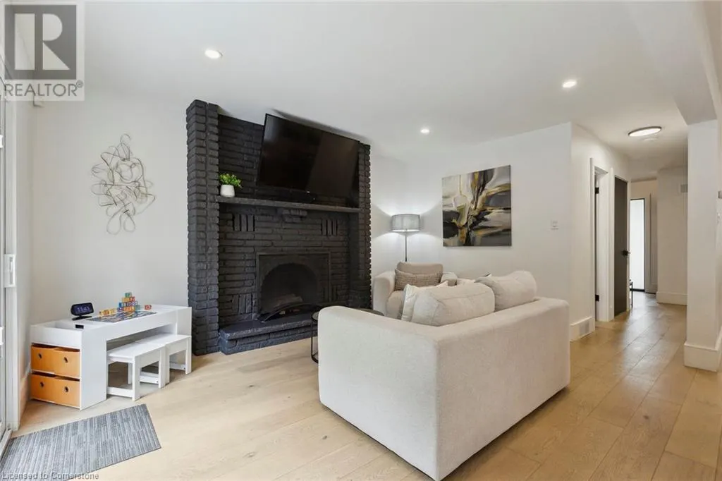 77 IMPERIAL Road N