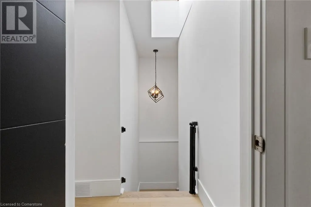 77 IMPERIAL Road N