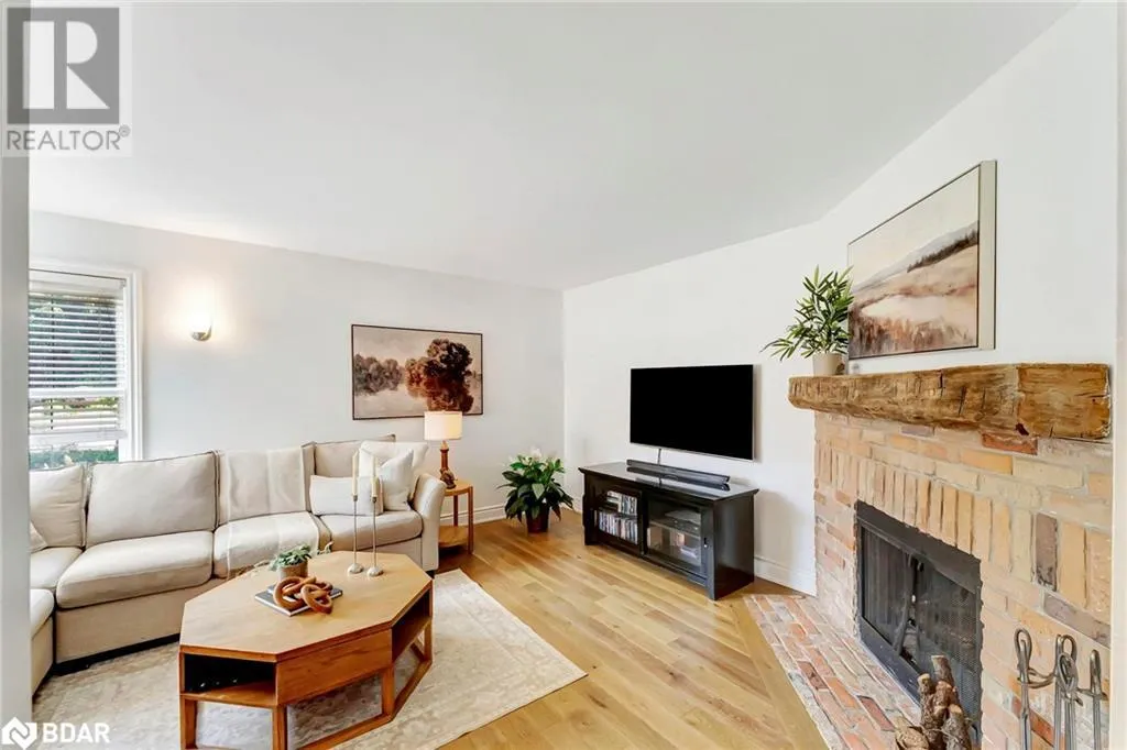 873 LAURIER Avenue