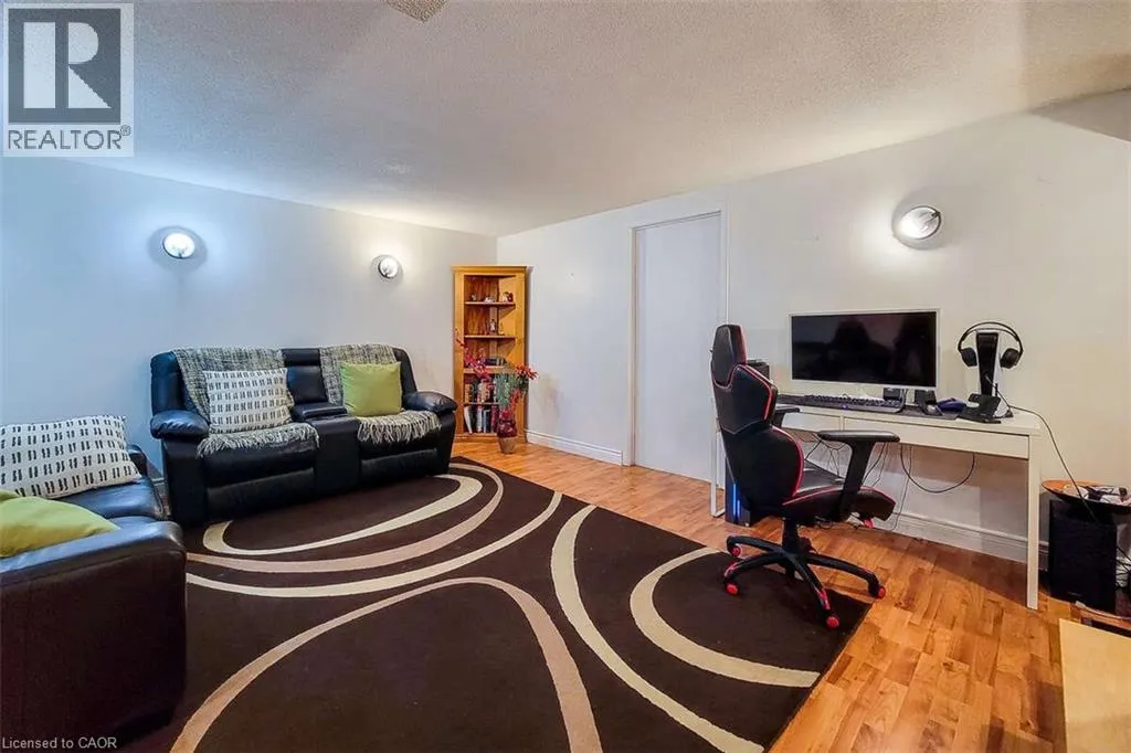 339 MACINTOSH Drive