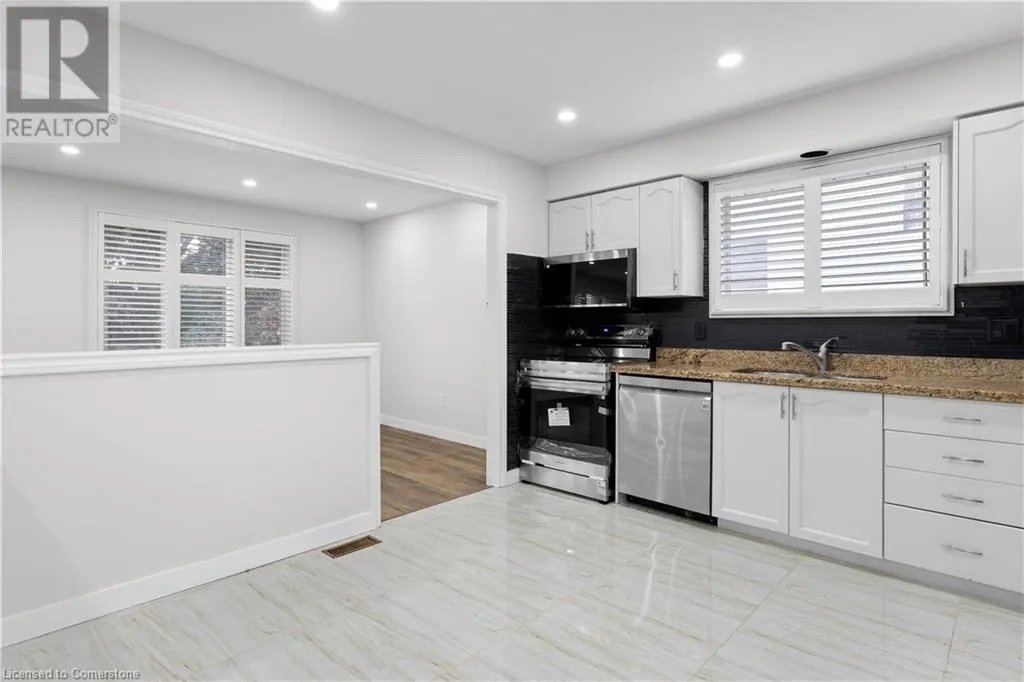 121 TOLLGATE Road